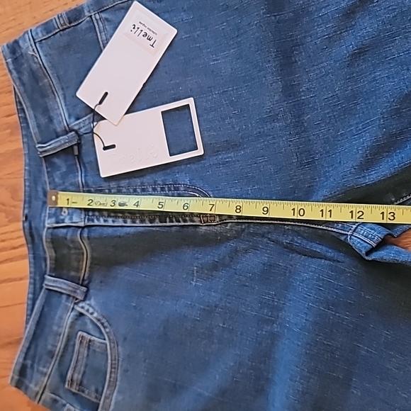 Casual Classic Flared Jeans - Picture 3 of 6